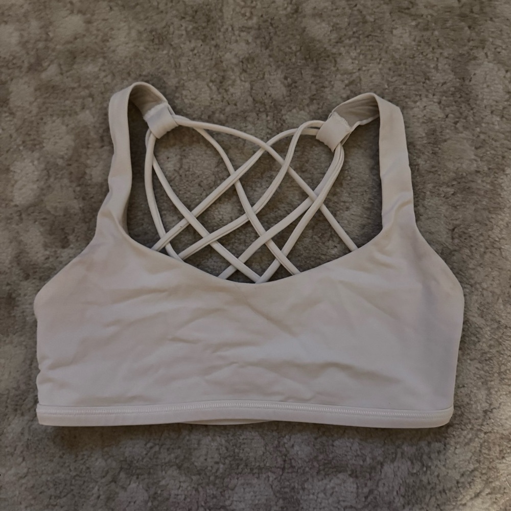 Lululemon Free to be bra size 4